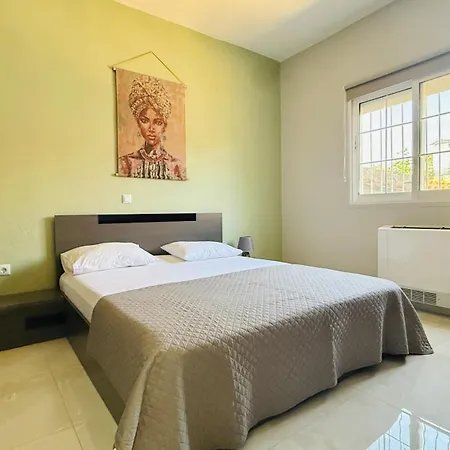 Serenity, Delta Hopsitality Appartement Ofrínion